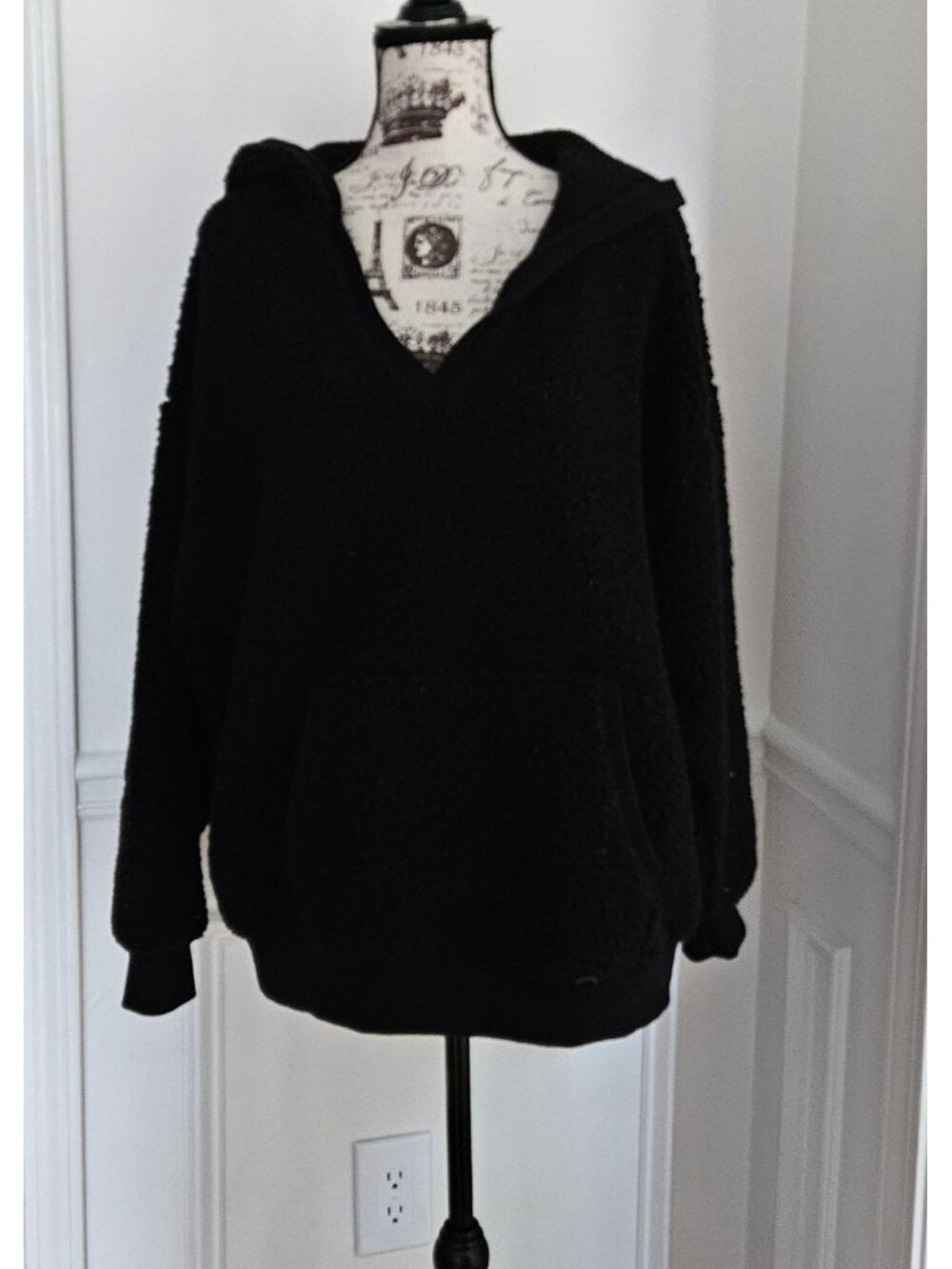 PINK Victoria's Secret M Black Sherpa Fleece Vneck Pullover Hoodie